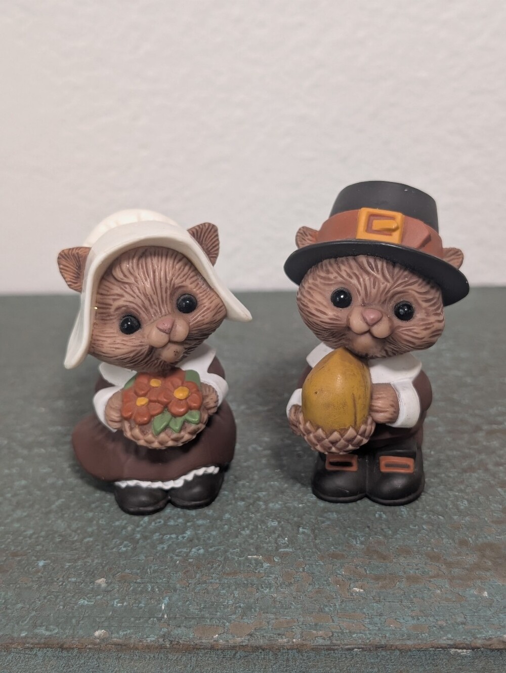 Vintage Hallmark Thanksgiving Pilgrim Chipmunks Squirrel Salt  & Pepper Shakers